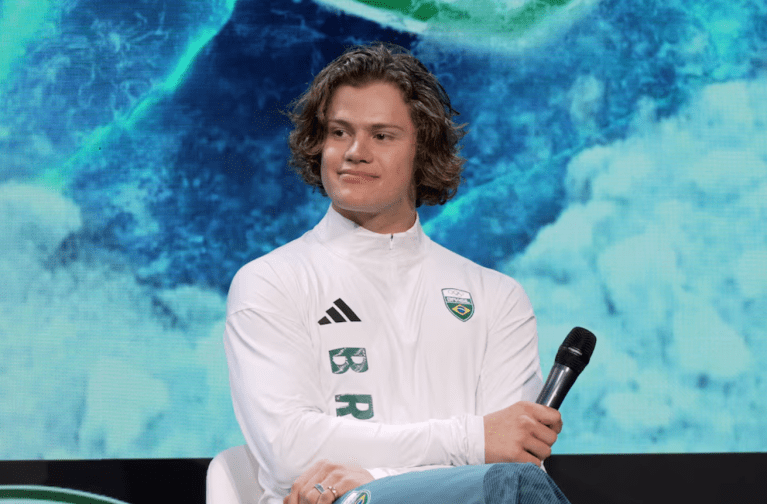 Jogos Olímpicos de Inverno de Milão-Cortina 2026 - Milão, Itália - 7 de fevereiro de 2026. O esquiador alpino brasileiro Lucas Pinheiro Braathen durante uma coletiva de imprensa na Casa Brasil, em Milão.