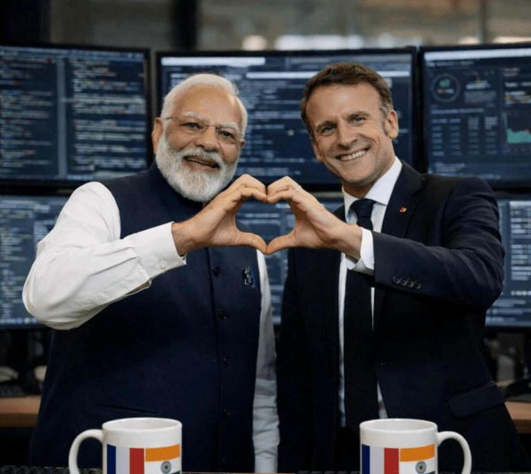 Imagem de Modi e Macron gerada por IA