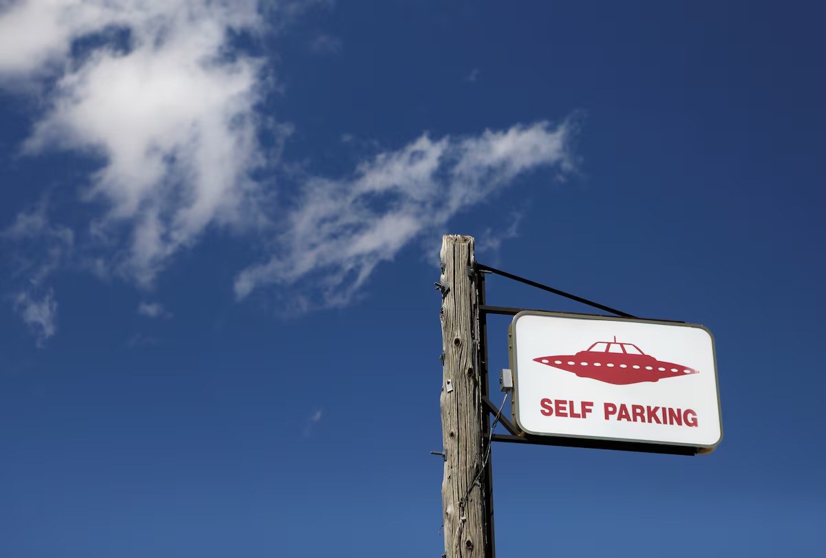 Uma placa de estacionamento no Little A’Le’Inn, próximo à Área 51, em Rachel, Nevada, Estados Unidos, em 19 de setembro de 2019