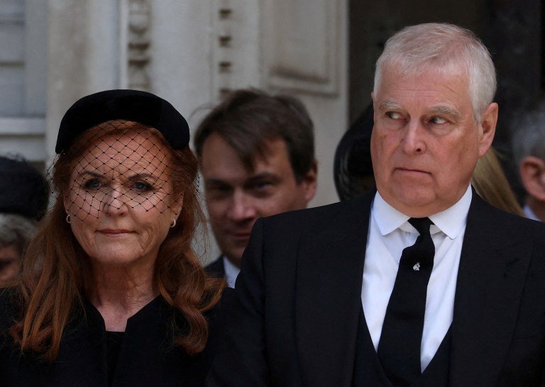 Andrew e Sarah Ferguson em Londres
 16/9/2025   REUTERS/Toby Melville
