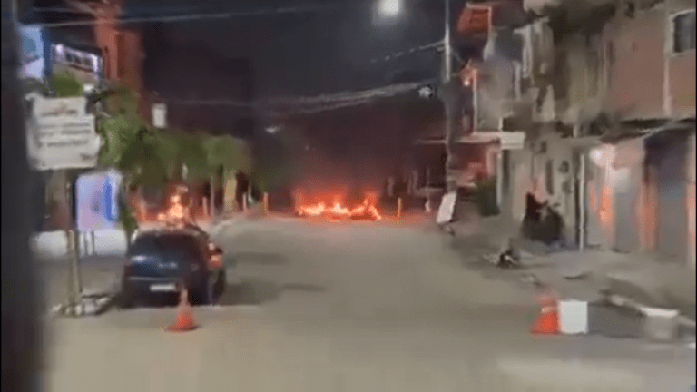 Barricada no Complexo da Maré