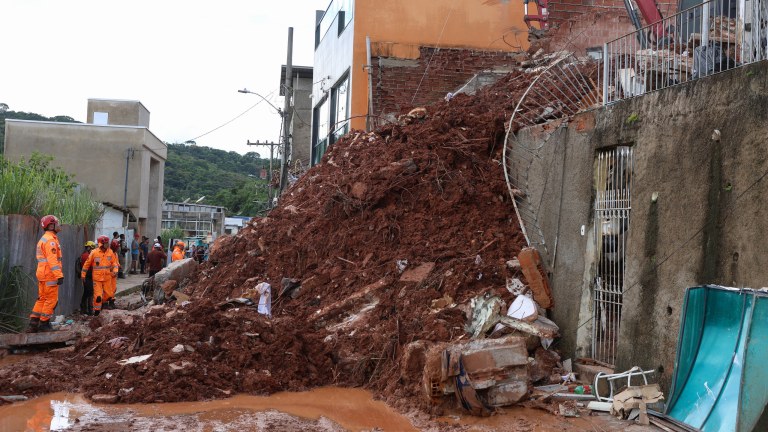 Escombros em Juiz de Fora (MG)
