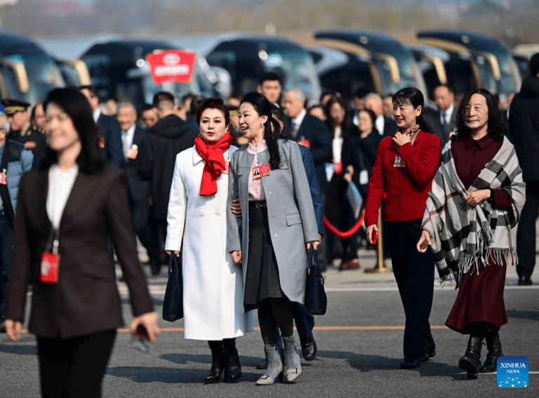 Fotos: legisladoras e assessoras políticas femininas nas "Duas Sessões" anuais da China