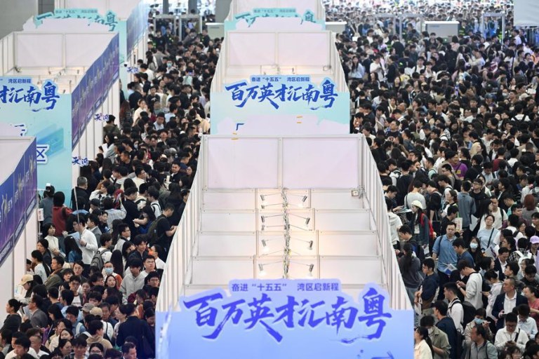 (Multimídia) Mercado de trabalho da China geralmente estável nos primeiros dois meses