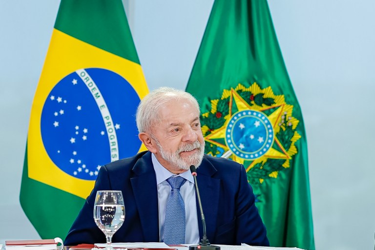 05.02.2026 - Presidente da República, Luiz Inácio Lula da Silva, durante reunião, no Palácio do Planalto, sobre o anúncio das ações no âmbito do acordo judicial para a regularização fundiária da Gleba da Quinta do Lebrã da cidade de Teresópolis (RJ). Brasília - DF.Fotos: Ricardo Stuckert / PR