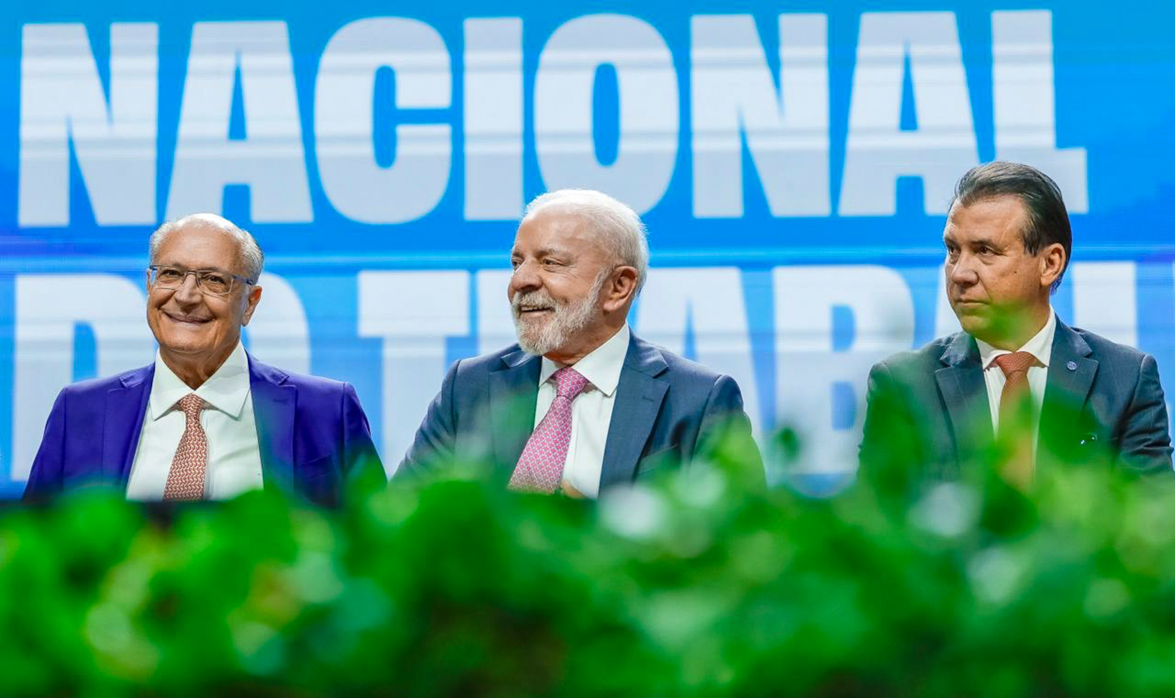 Presidente Lula durante a abertura da 2º Conferência Nacional do Trabalho, juntamente com o vice-presidente Geraldo Alckmin, e o ministro do Trabalho e Emprego, Luiz Marinho.