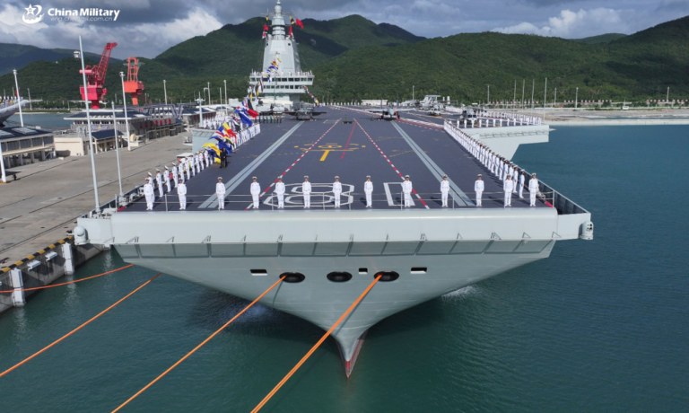 Porta-aviões chinês Fujian