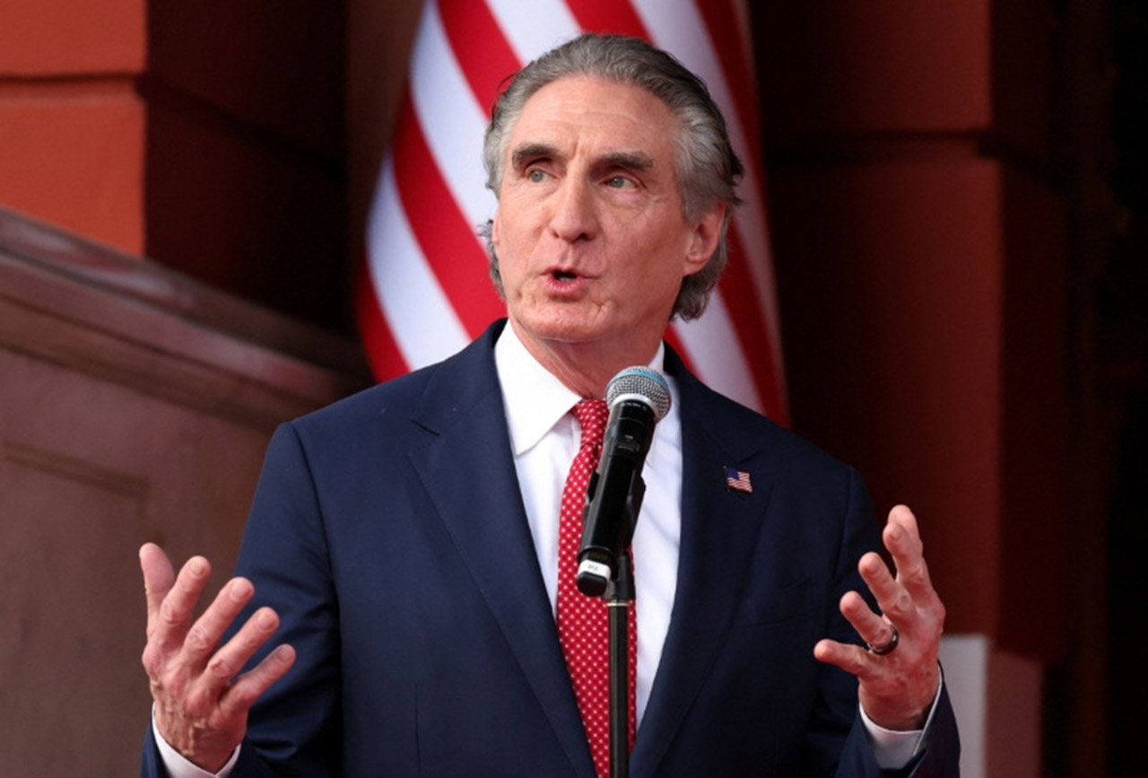 Secretário do Interior dos EUA, Doug Burgum, em coletiva de imprensa no Palácio de Miraflores, em Caracas, Venezuela
4 de março de 2026