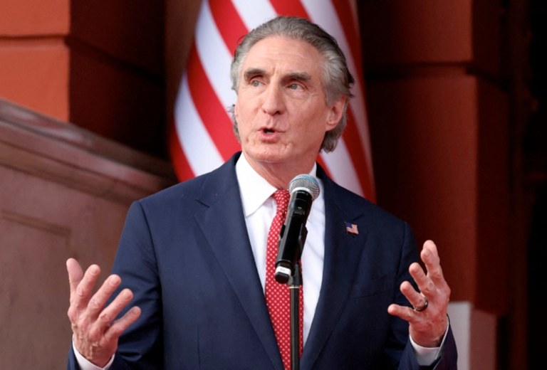Secretário do Interior dos EUA, Doug Burgum, em coletiva de imprensa no Palácio de Miraflores, em Caracas, Venezuela
4 de março de 2026