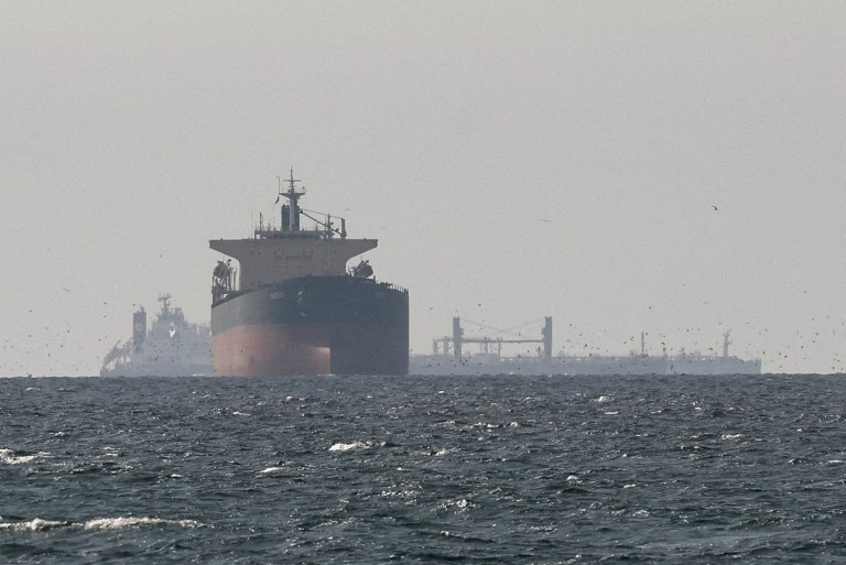 Petroleiros navegam no Golfo Pérsico, perto do Estreito de Ormuz
11/03/2026
