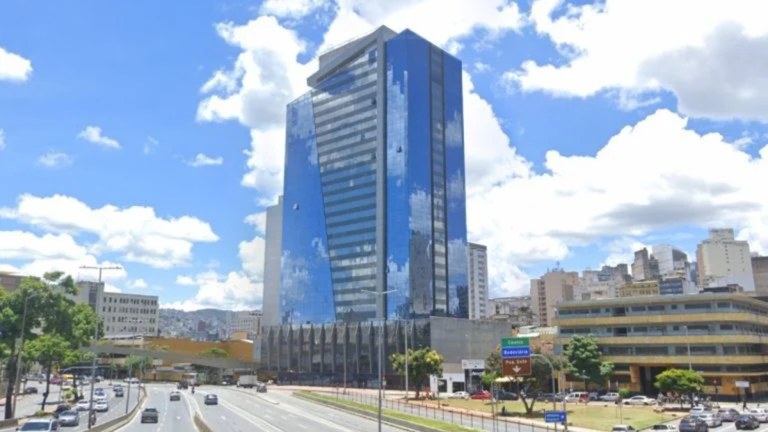 'Golden Tulip', prédio de vidro no Centro de Belo Horizonte