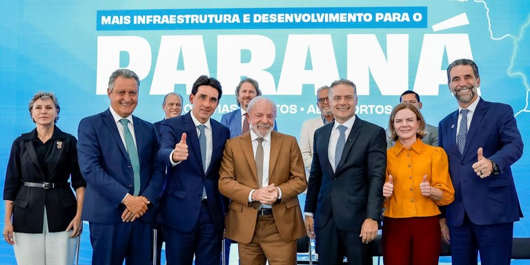 Presidente da Republica Luiz Inacio Lula da Silva durante cerimônia de assinatura da ordem de serviço do Contorno Sul Metropolitano de Maringá, da construção da Estrada Boiadeira (Umuarama – Cruzeiro do Oeste) e de anúncios nos setores de portos e aeroportos do Paraná