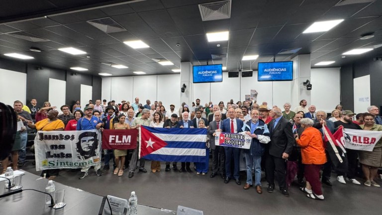 A audiência pública de solidariedade a Cuba teve a presença de personalidades e movimentos sociais