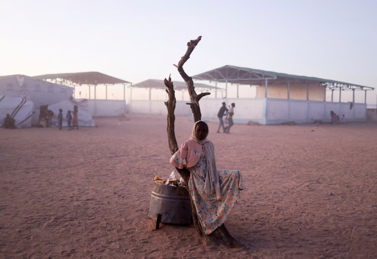 Uma menina refugiada sudanesa de al-Fashir - 23 de novembro de 2025