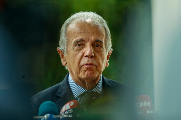 São Paulo (SP), 17/12/2024 - .Ministro da Defesa José Mucio concede entrevista a imprensa na frente da casa do presidente Lula Pinheiros. Foto: Paulo Pinto/Agência Brasil