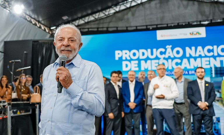 Presidente Lula durante visita às instalações da Brainfarma Indústria Química e Farmacêutica, do grupo Hypera, em Anápolis (GO)