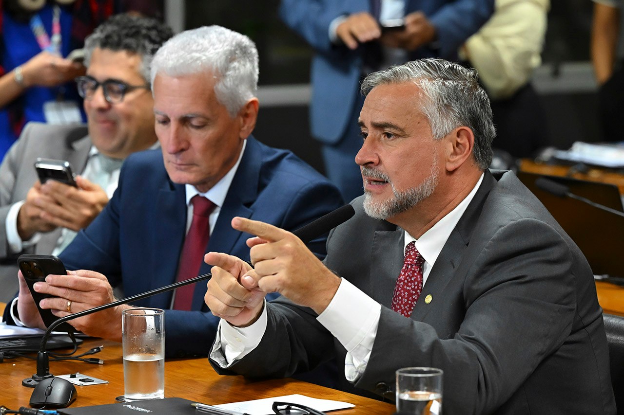 Bancada (da esq. para a dir.): deputados Alencar Santana (PT-SP), Rogério Correia (PT-MG) e Paulo Pimenta (PT-RS)
