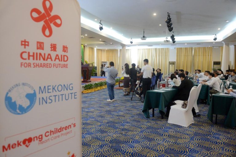 Comunidade Ásia-Pacífico: De coração para coração -- Projeto de tratamento de cardiopatia congênita apoiado pela China é lançado para crianças do Mekong
