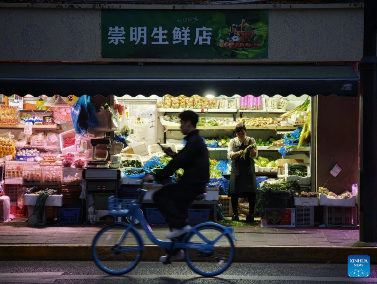 Lojas de rua mostram a vida vibrante de Shanghai