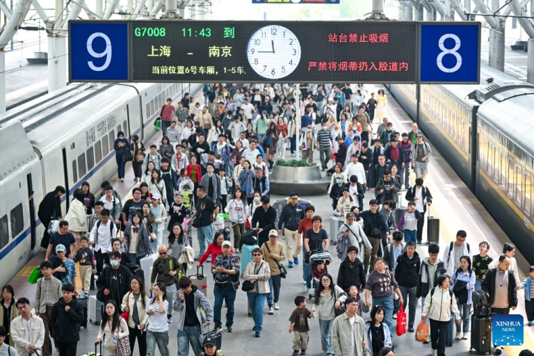 China registra mais de 845 milhões de viagens de passageiros durante feriado do Festival Qingming