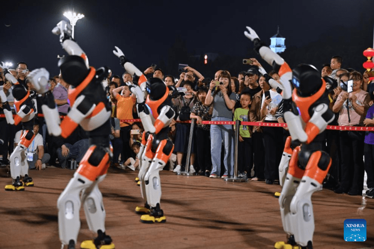 Província de Fujian realiza espetáculo de dança de robôs para saudar a 9ª Cúpula do China Digital