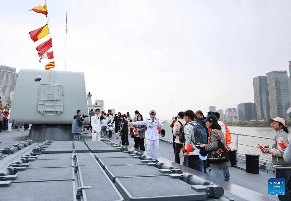 Marinha do ELP da China abre quartéis ao público para comemorar 77º aniversário