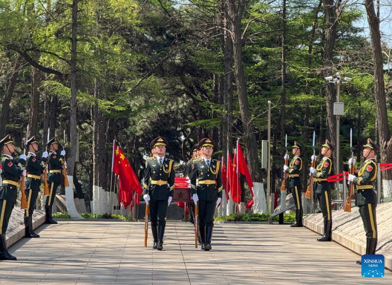 Restos mortais de 12 mártires chineses da Guerra da Coreia enterrados na terra natal