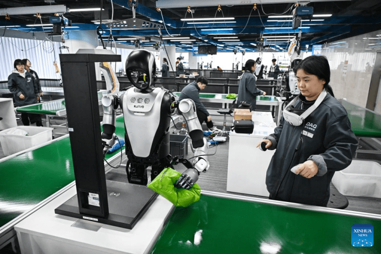 Treinadores de IA incorporada surgem como nova profissão em Qingdao, na Província de Shandong
