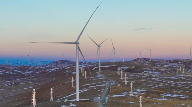(Multimídia) China lança projeto de transmissão de energia de ultra-alta tensão em Xizang