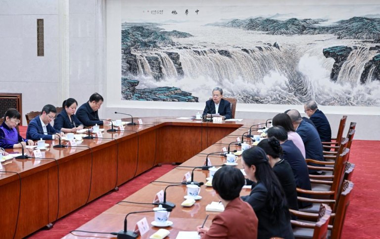 Legisladores chineses são instados a contribuir para bom início do novo plano quinquenal