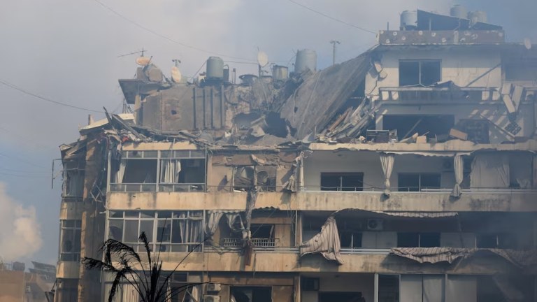 Destruição após ataques israelenses em Beirute