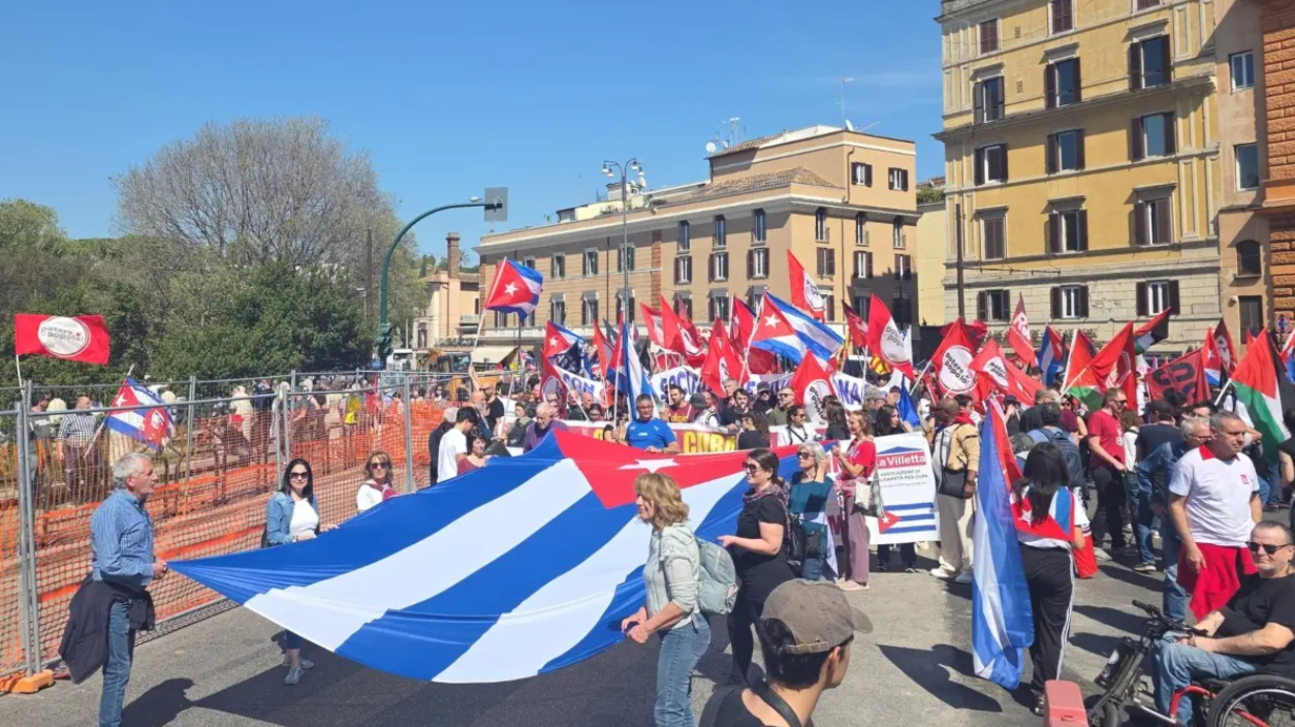 Manifestação contra bloqueio a Cuba na Itália