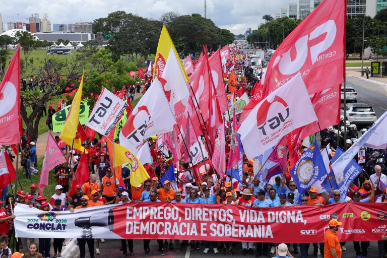 Brasília (DF) - 15/04/2026 - Centrais sindicais e movimentos sociais realizam a 3ª Marcha da Classe Trabalhadora na Esplanada dos Ministérios
