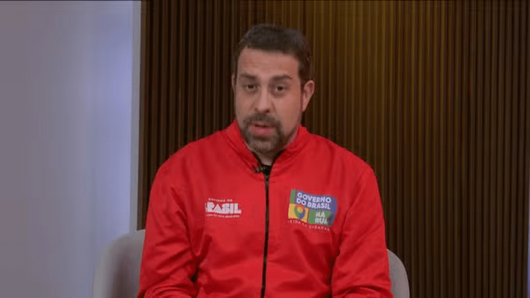 Guilherme Boulos durante entrrevista na Globonews