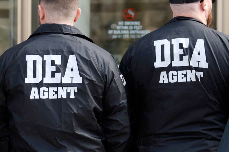Agentes da Agência de Repressão às Drogas dos Estados Unidos