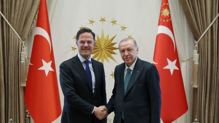 O presidente da Turquia, Tayyip Erdogan, se reúne com o secretário-geral da OTAN, Mark Rutte, em Ancara, Turquia, em 22 de abril de 2026