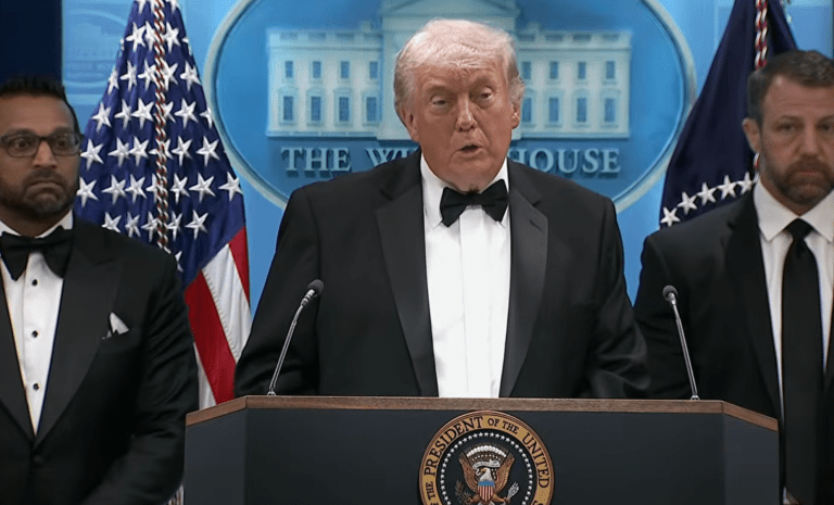 Trump fala após evacuação no jantar com correspondentes