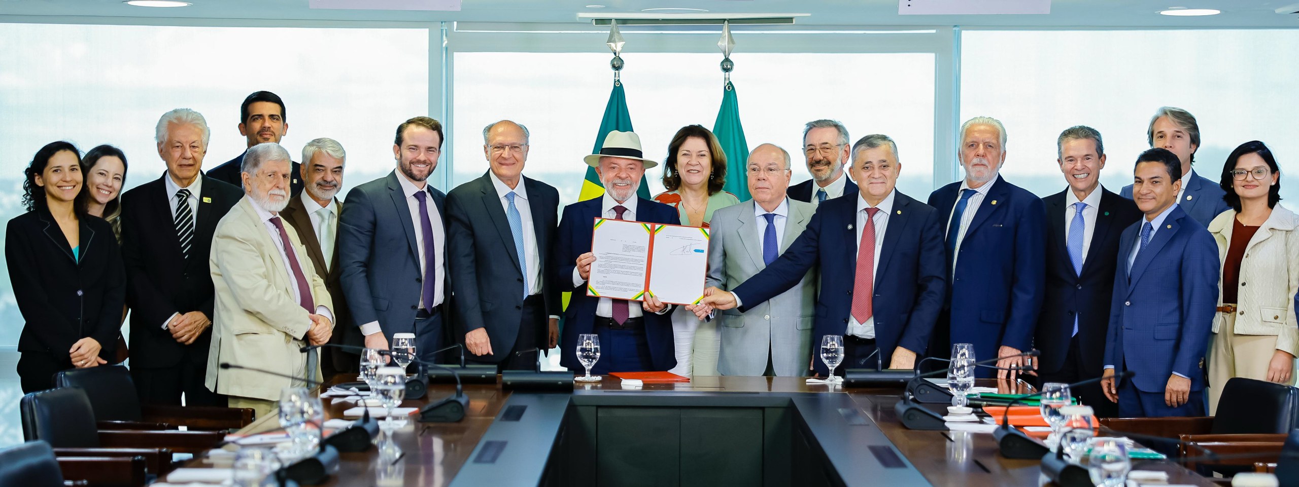 Presidente Lula durante assinatura do decreto de promulgação do Acordo de Comércio entre União Europeia e Mercosul.