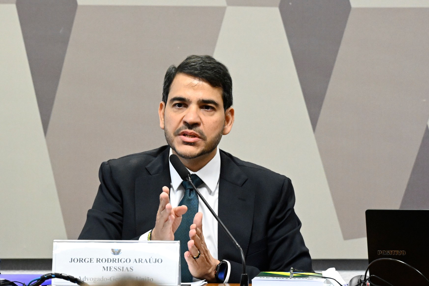 Jorge Messias durante sabatina na CCJ do Senado
Foto: