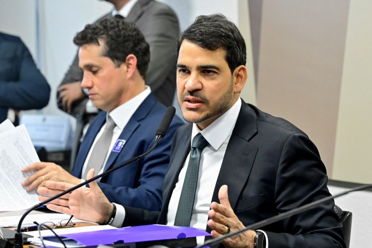 Jorge Messias durante sabatina na CCJ do Senado
