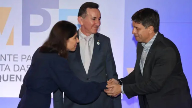 Ana Ortiz e Jorge Goetten com o presidente do Sebrae, Rodrigo Soares