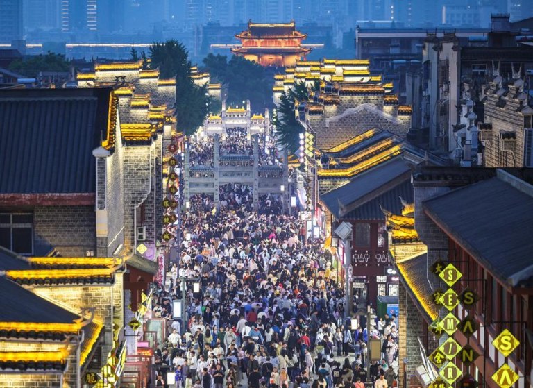 (Multimídia) Desenvolvimento de alta qualidade do setor de serviços da China impulsionará indústria e trará benefícios à população