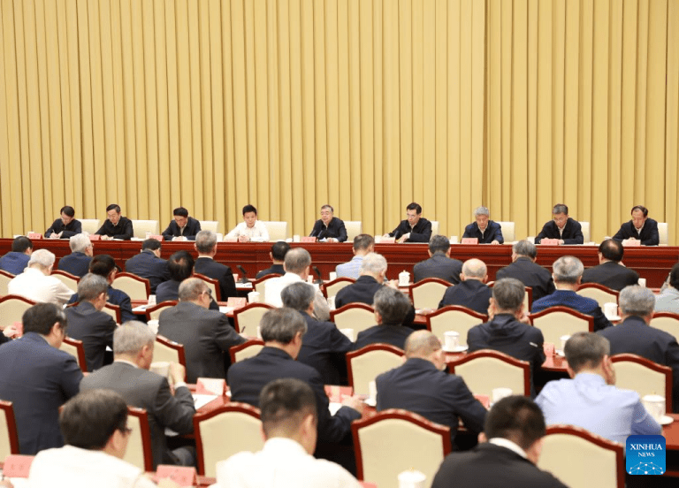 Simpósio realizado para o setor de ciências sociais visando estudar e implementar Pensamento de Xi Jinping sobre Cultura