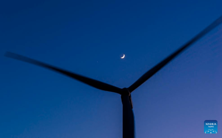 Lua e Júpiter formam espetáculo celeste no céu de Heilongjiang, no nordeste da China