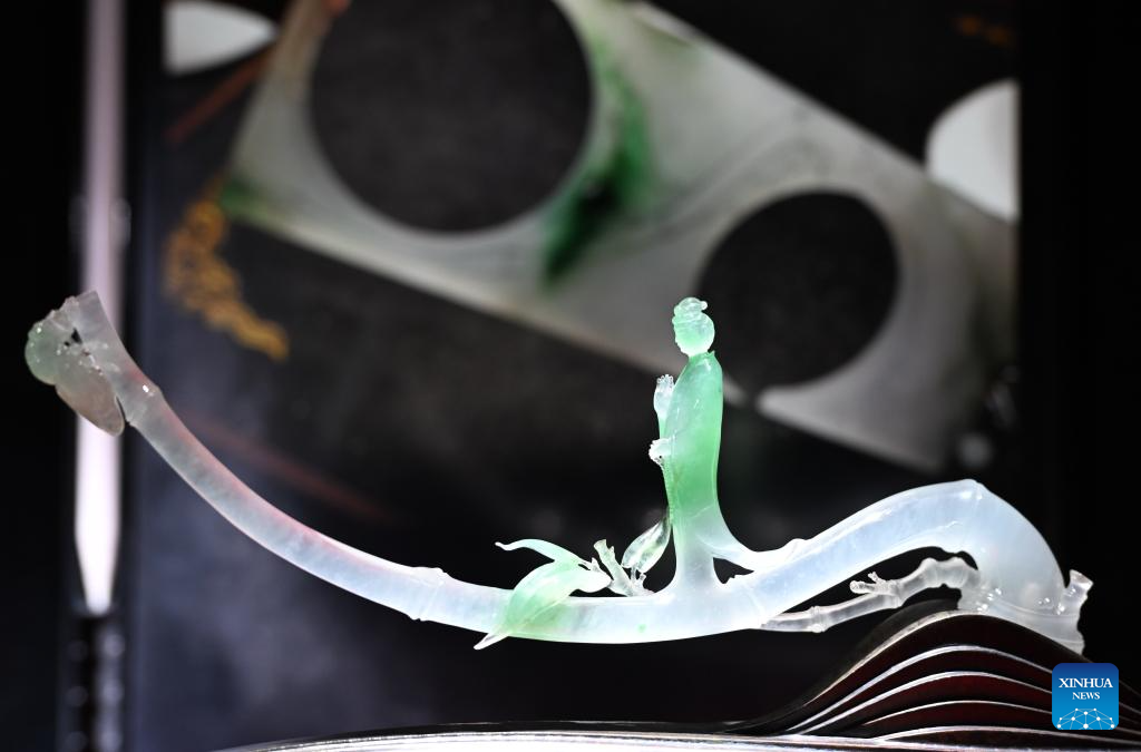 Cidade chinesa de Jieyang integra design, manufatura, comércio e turismo em sua cadeia completa da indústria de jade