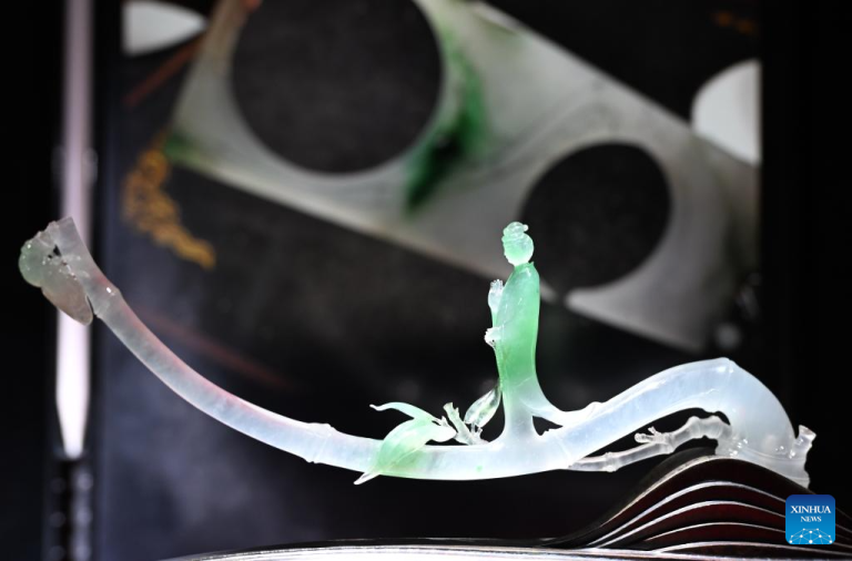Cidade chinesa de Jieyang integra design, manufatura, comércio e turismo em sua cadeia completa da indústria de jade
