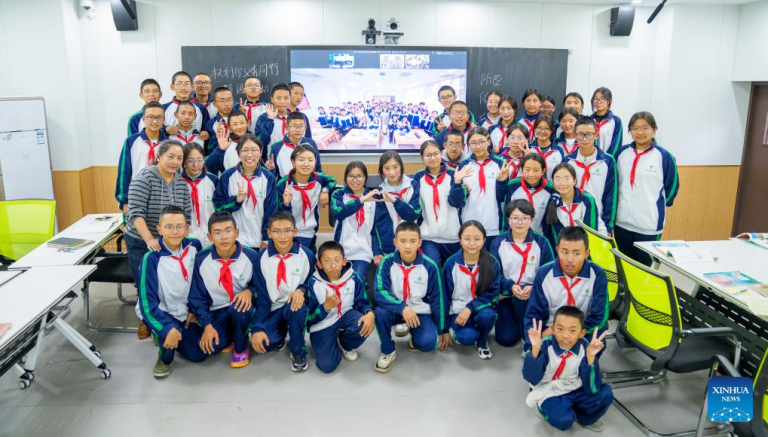 Estudantes de Xizang e Beijing participam de programa de parceria educacional