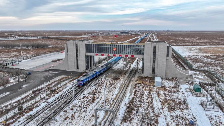 Entrevista: Cooperação fronteiriça Rússia-China é dinâmica e tem ainda mais potencial a ser explorado, diz governador regional