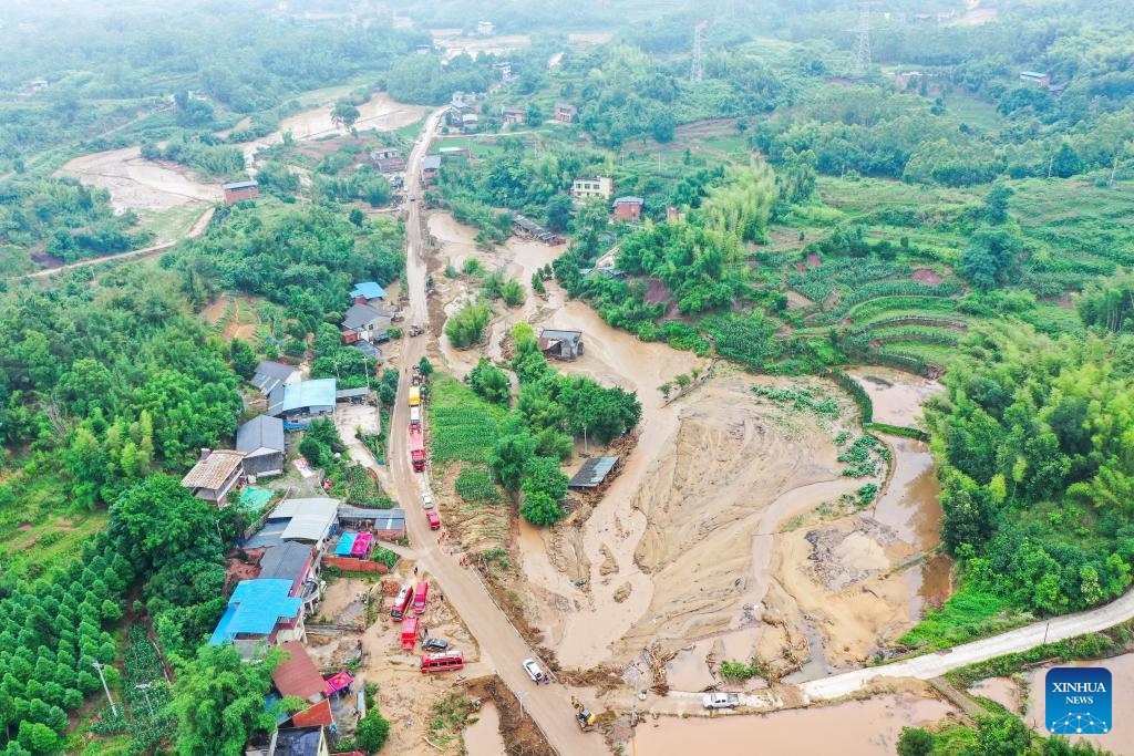 Operações de resgate seguem em andamento após forte tempestade no Distrito de Yongchuan, em Chongqing
