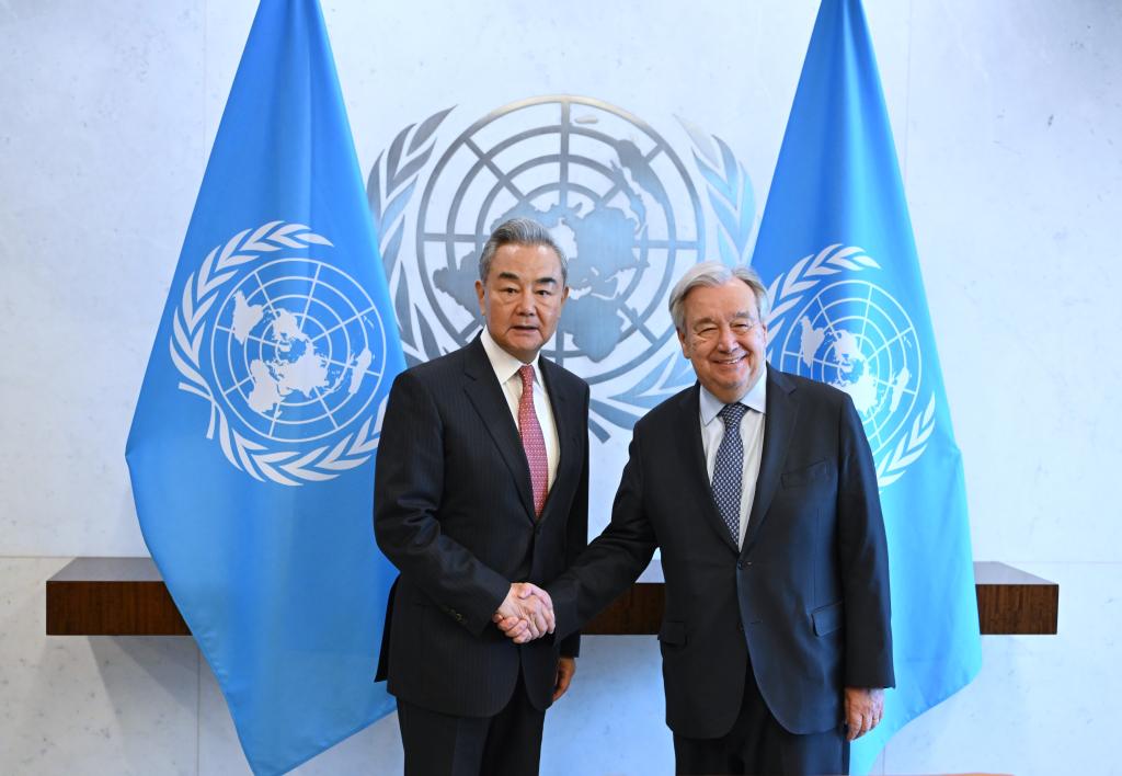 Chanceler chinês reúne-se com Guterres sobre fortalecimento do papel da ONU